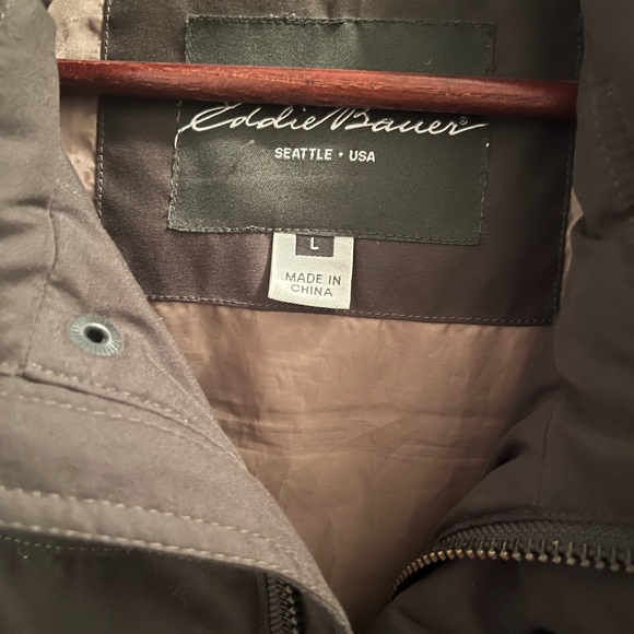 Eddie Bauer Men's Green Down Vest - Picture 3 of 4